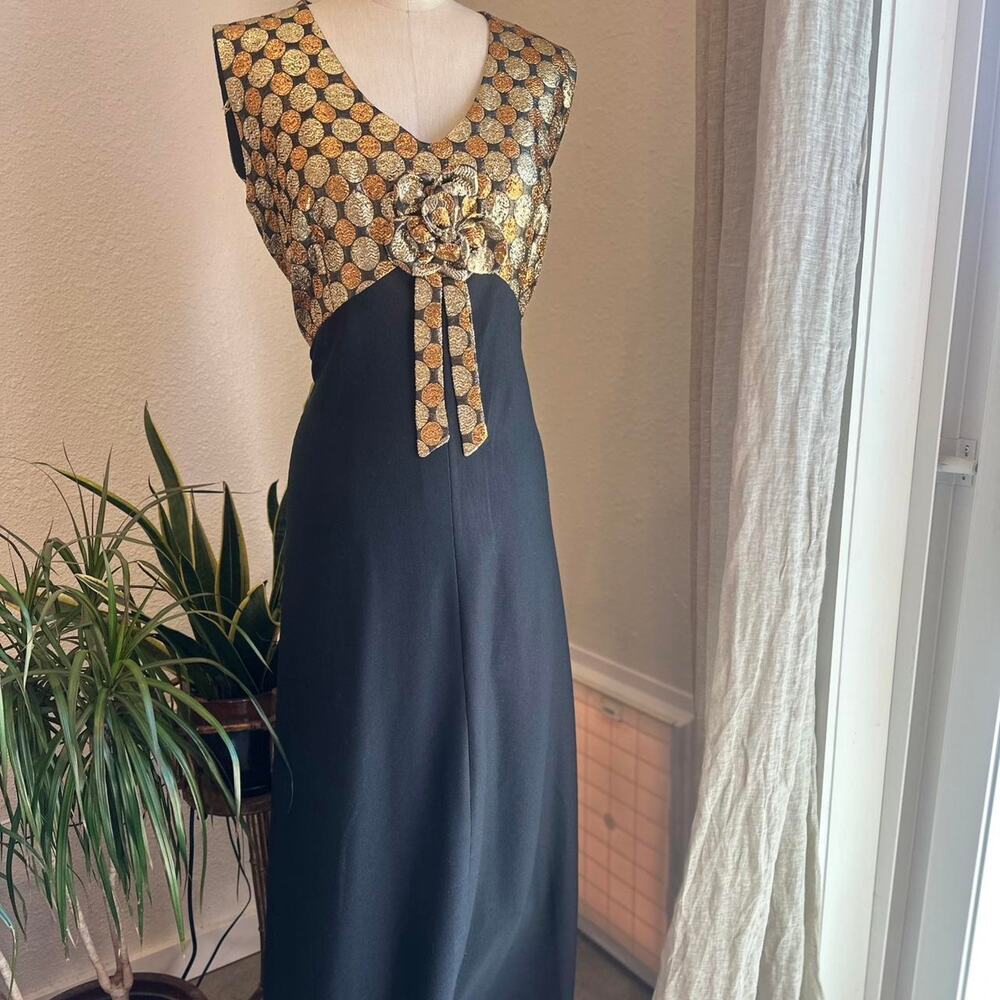 Vintage Women’s Large Gown Black Gold Metallic Evening Gown Sleeveless Dress